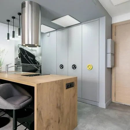 Waterlane Free Swimming Pool Access By Elite Apartment *
