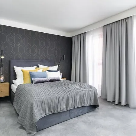 Waterlane Free Swimming Pool Access By Elite Apartment