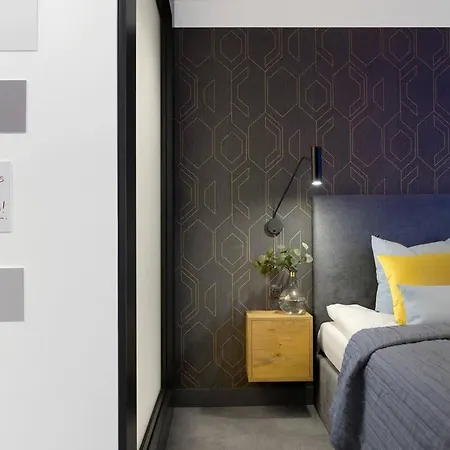 Waterlane Free Swimming Pool Access By Elite Apartment