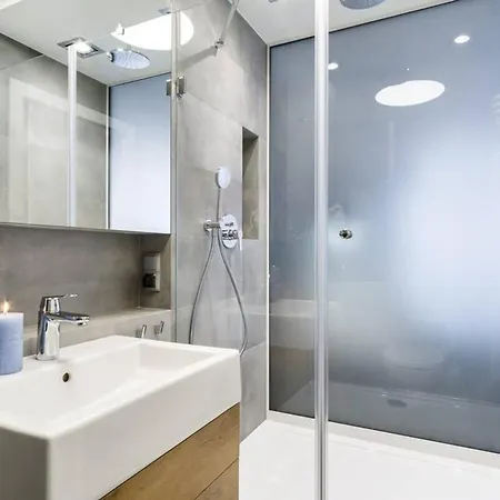 Waterlane Free Swimming Pool Access By Elite Apartment *