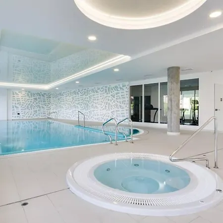 Waterlane Free Swimming Pool Access By Elite Apartment